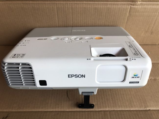 Máy Chiếu Còn Rất Mới Đầy Đủ Phụ Kiện