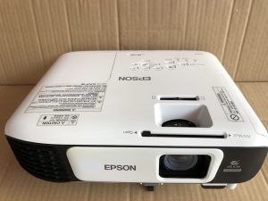 Máy chiếu cũ Full HD Epson U42 