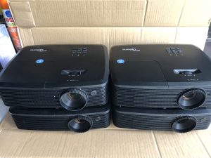 Máy còn rất mới nguyên tem hãng