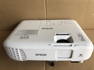 Máy chiếu Epson W05 mới keng đèn dùng vài chục gio